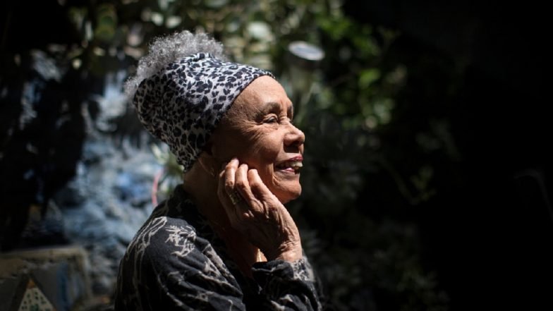 Betye Saar muore a 99 anni: muore pioniere dell’artista nera e icona dei diritti civili